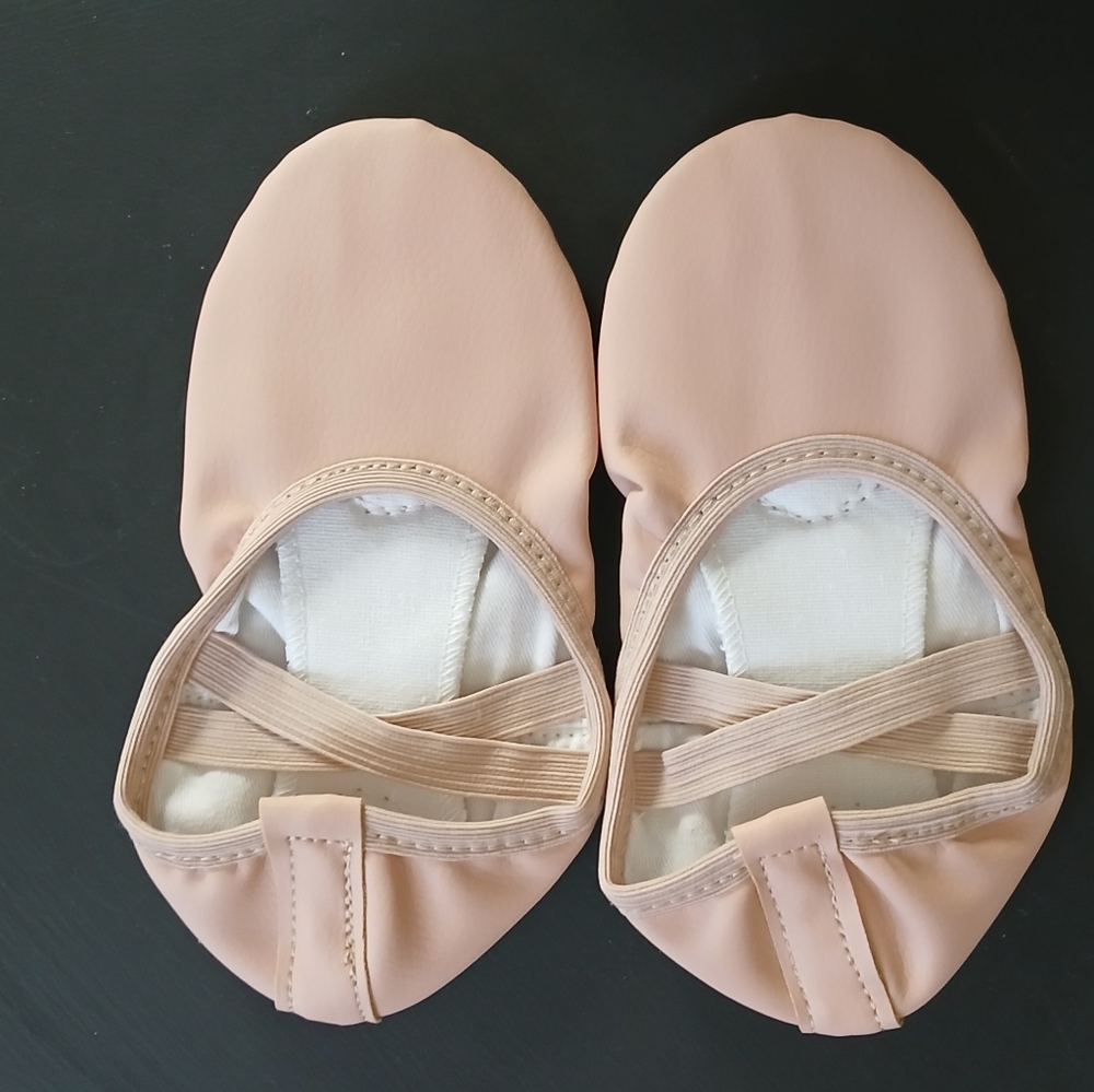 Stelle NWT Kids, split sole Ballet Shoes in Nude Pink Size 12ML